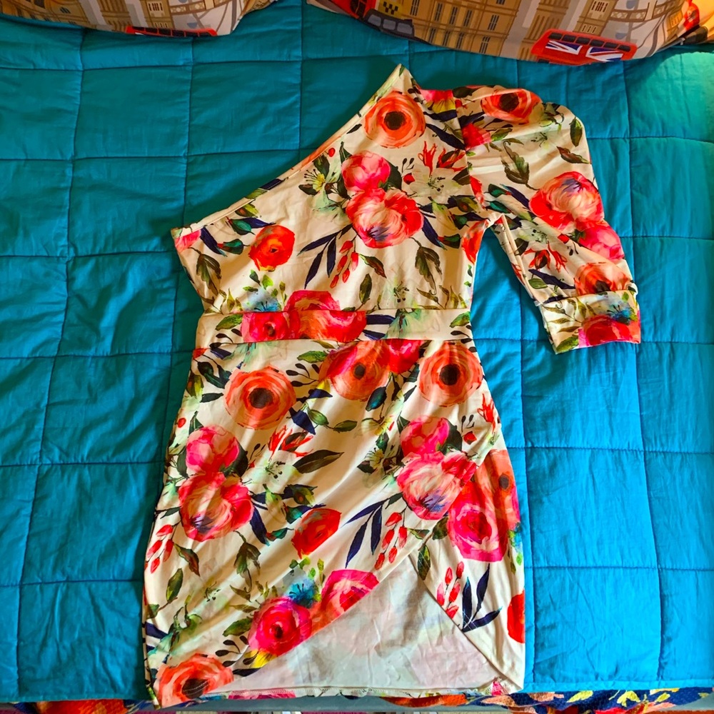 NWOT One Shoulder Floral Dress 💐🌺🌸🌼